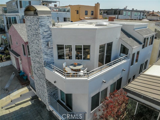 320 23rd Street, Manhattan Beach, California 90266, 3 Bedrooms Bedrooms, ,Residential,Sold,23rd,SB21207459