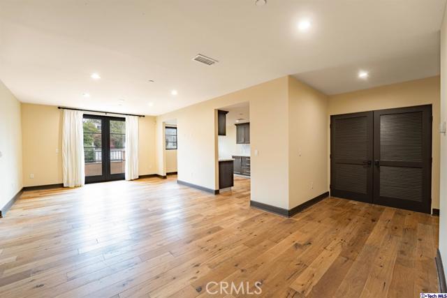 Detail Gallery Image 8 of 36 For 10523 Ashton Ave #202,  Los Angeles,  CA 90024 - 2 Beds | 2/1 Baths