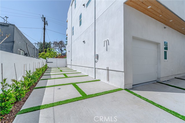 Detail Gallery Image 47 of 61 For 616 N Rampart Bld, Silver Lake Los Angeles,  CA 90026 - 4 Beds | 3/1 Baths