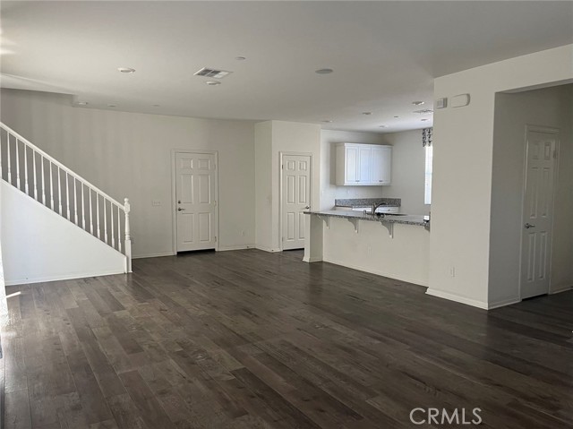 Detail Gallery Image 2 of 20 For 13084 Irisbend Ave, Corona,  CA 92880 - 3 Beds | 2/1 Baths