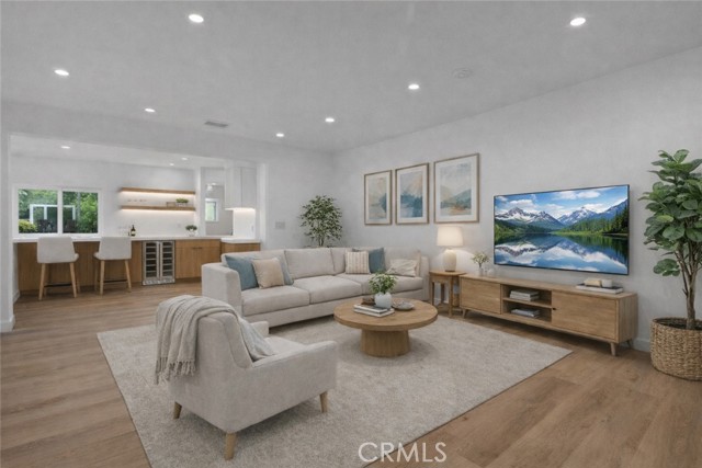 Detail Gallery Image 2 of 38 For 5730 Stansbury Ave, Van Nuys,  CA 91401 - 3 Beds | 2 Baths