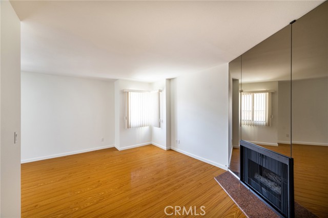 Detail Gallery Image 3 of 21 For 421 Palm Dr #4,  Glendale,  CA 91202 - 2 Beds | 2/1 Baths