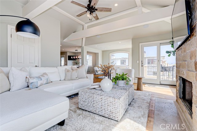 Detail Gallery Image 7 of 53 For 303 7th St a,  Manhattan Beach,  CA 90266 - 3 Beds | 3/1 Baths