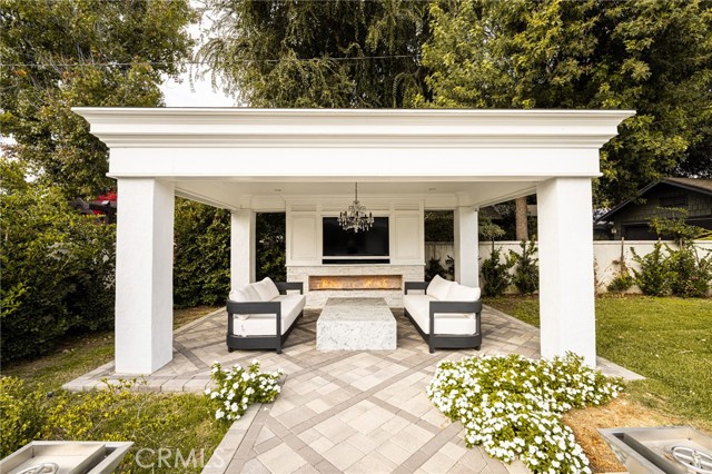 1281 E Orange Grove Boulevard, Pasadena CA: https://media.crmls.org/medias/8a78cbf2-b19d-48db-8755-e30a294c5d62.jpg