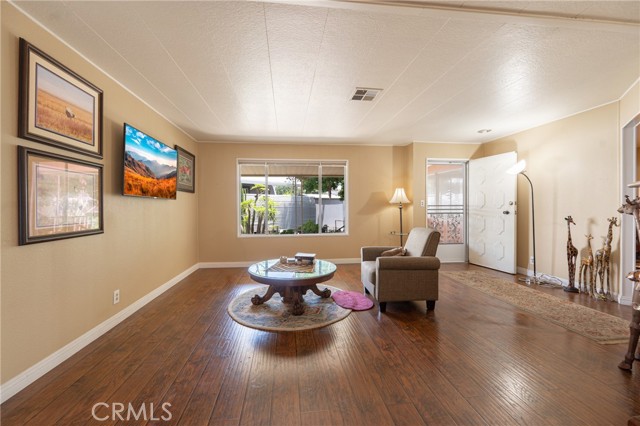 Detail Gallery Image 5 of 25 For 4095 Fruit St #127,  La Verne,  CA 91750 - 2 Beds | 2 Baths