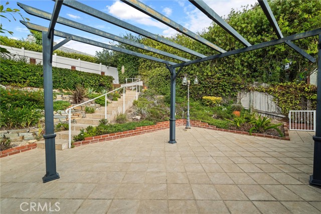 7206 Crest Road, Rancho Palos Verdes CA: https://media.crmls.org/medias/8a791201-e7f0-4556-b38e-c736f60c86a0.jpg