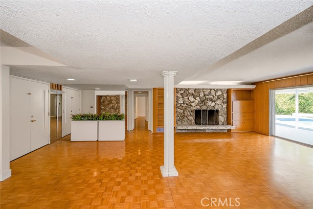 19443 Superior Street, Northridge CA: https://media.crmls.org/medias/8a79aa77-f8d3-419a-9b5c-37d8b23d5d5a.jpg