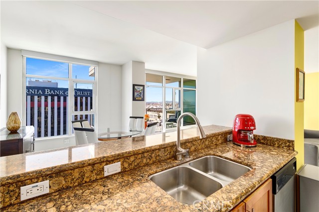 Detail Gallery Image 6 of 47 For 400 W Ocean Bld #2004,  Long Beach,  CA 90802 - 2 Beds | 2 Baths