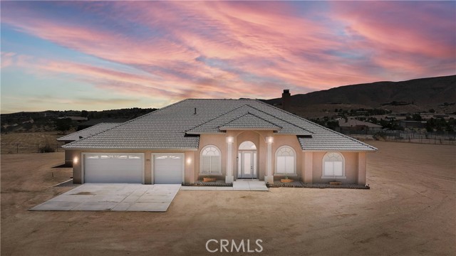 21777 Poppy Road, Apple Valley CA: https://media.crmls.org/medias/8a7a55a1-cfa2-4f5b-bc4a-a8ee41021843.jpg