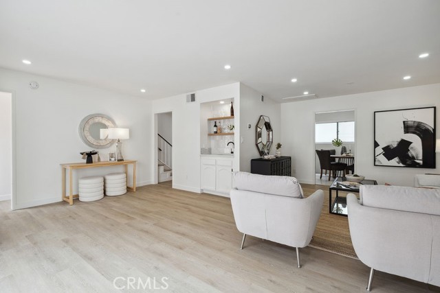 6101 Fulton Avenue, Van Nuys CA: https://media.crmls.org/medias/8a7ad949-1b1e-4201-91ba-00fbca9af25b.jpg
