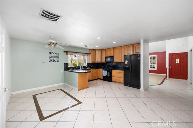 4060 Olive Street, Chino CA: https://media.crmls.org/medias/8a7b5d5a-61b9-4649-b9a7-29945c5e2195.jpg