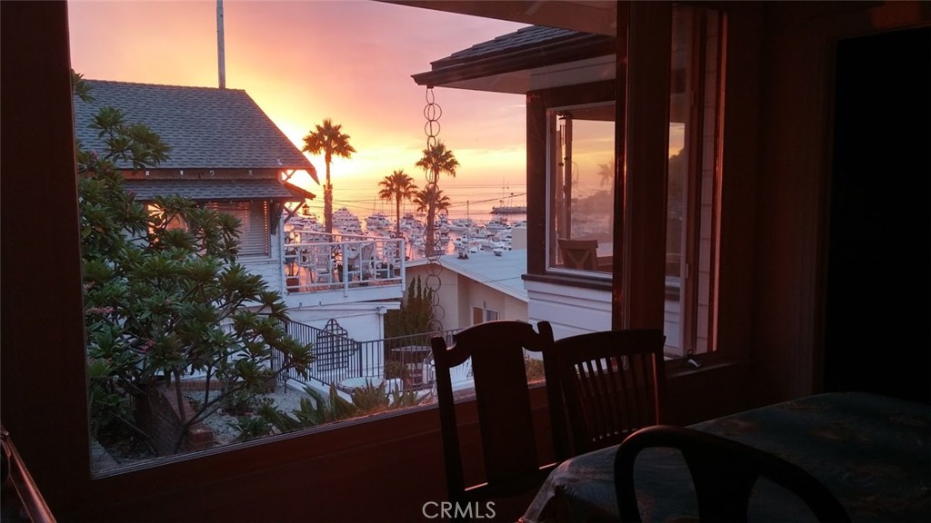 https://media.crmls.org/medias/8a7b7e2a-268d-4a8c-96c3-88fd3de1cbd3.jpg?preset=X-Large