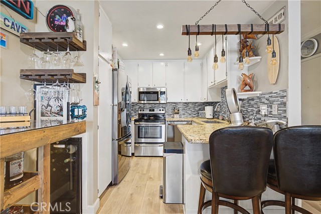 Detail Gallery Image 5 of 30 For 15 15th #22,  Hermosa Beach,  CA 90254 - 2 Beds | 2 Baths