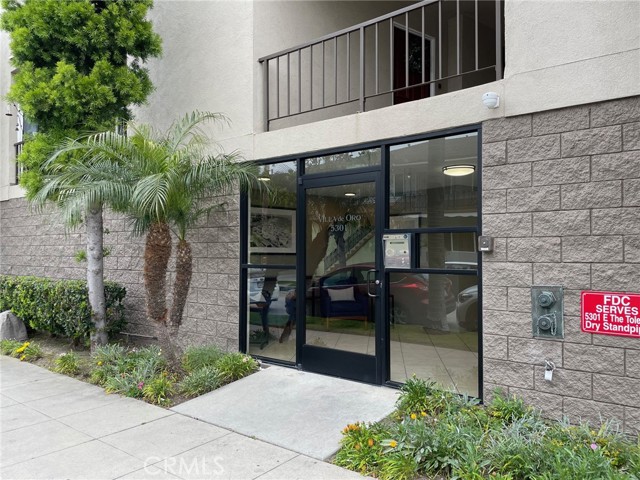Detail Gallery Image 4 of 22 For 5301 E the Toledo #201,  Long Beach,  CA 90803 - 2 Beds | 2 Baths