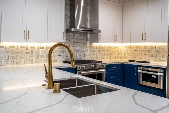 Detail Gallery Image 4 of 73 For 3362 Bellota, Los Angeles,  CA 90027 - 5 Beds | 5 Baths