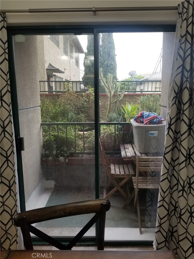 https://media.crmls.org/medias/8a7cb74a-a877-4469-b6cc-5240e946db61.jpg?preset=X-Large