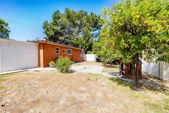 5800 Winnetka Avenue, Woodland Hills CA: https://media.crmls.org/medias/8a7e5f18-ba6c-4742-b48f-bf6b4812c154.jpg