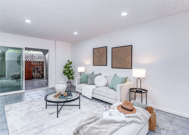 4785 Larwin Avenue, Cypress CA: https://media.crmls.org/medias/8a7e67ef-de76-4a5b-90e1-3c7b5a4c29ec.jpg