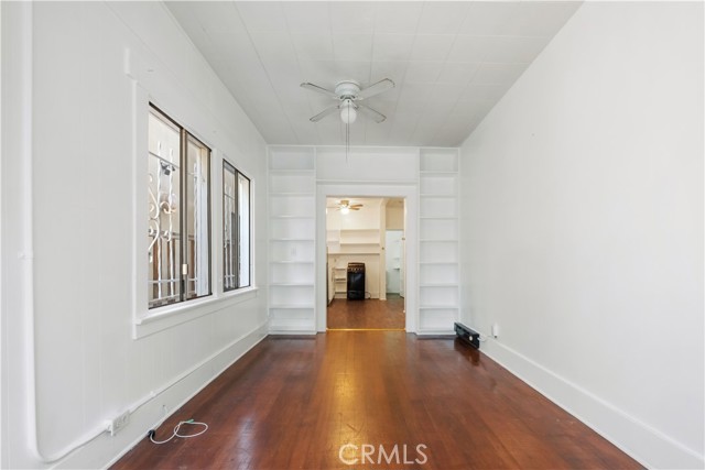 30 Dudley Ave, Venice CA: https://media.crmls.org/medias/8a7f0a87-72e1-43e4-be2c-98191bacea9c.jpg