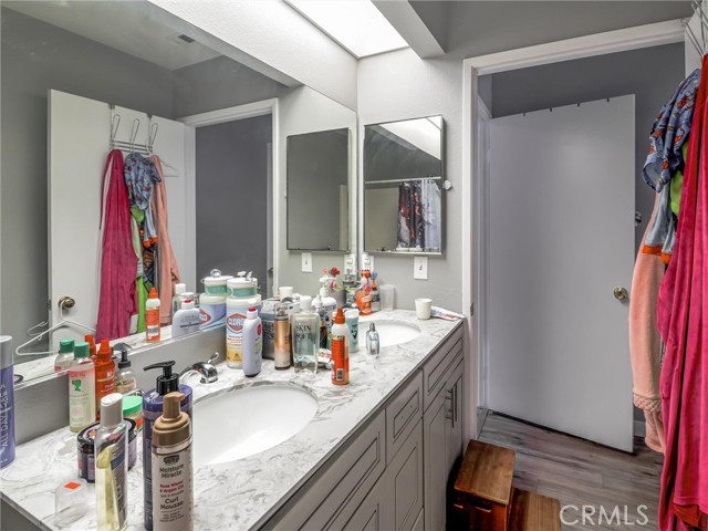 Detail Gallery Image 5 of 19 For 820 W Compton Bld #5,  Compton,  CA 90220 - 4 Beds | 2/1 Baths