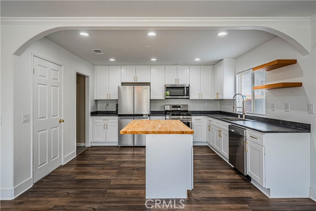 1650 Elmbridge Lane, Hemet CA: https://media.crmls.org/medias/8a7f4704-0bbb-4e43-9615-e97e7b1a7c55.jpg