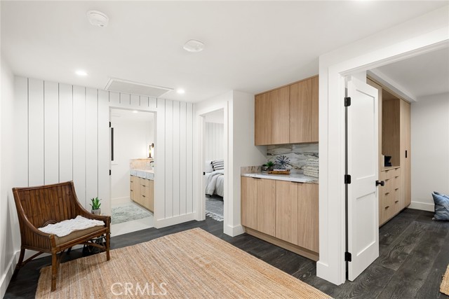 4885 Winnetka Avenue, Woodland Hills CA: https://media.crmls.org/medias/8a7f7f26-cbde-4300-a87c-ef871706eb25.jpg