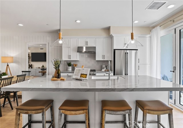 19071 Main Street, Huntington Beach CA: https://media.crmls.org/medias/8a7fd157-547d-45b2-9a77-8730be7666e2.jpg