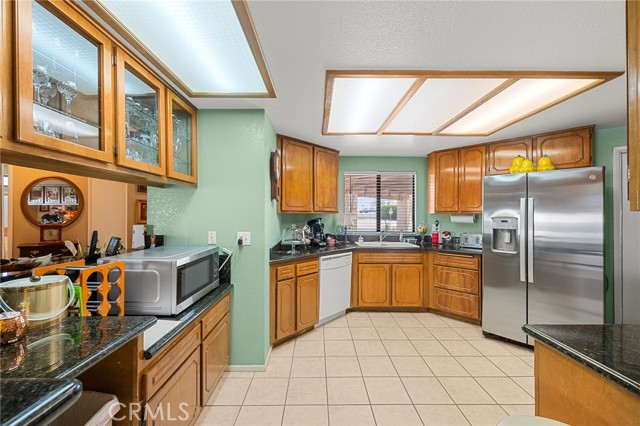 27525 Ventura Drive, Cathedral City CA: https://media.crmls.org/medias/8a7fd9bf-a936-48bf-af62-1f5faeddc13c.jpg