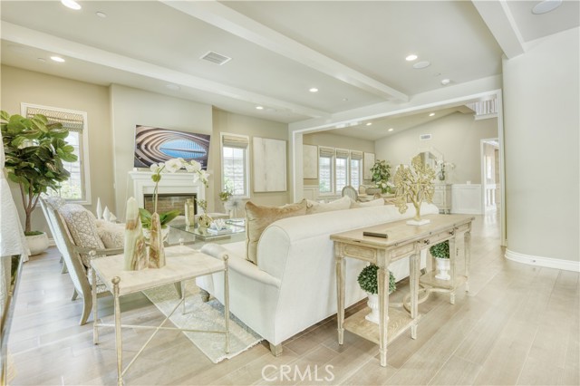 46 Shadybend, Irvine CA: https://media.crmls.org/medias/8a800009-32ca-4457-a4f4-4fb48366d82f.jpg