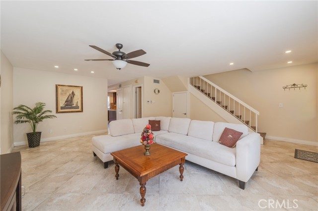 Detail Gallery Image 5 of 27 For 1286 Stonewood Ct, San Pedro,  CA 90732 - 3 Beds | 2/1 Baths