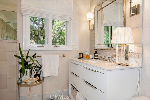 302 W Carter Avenue, Sierra Madre CA: https://media.crmls.org/medias/8a80644f-5ef7-48b7-b513-5c714ced75c7.jpg