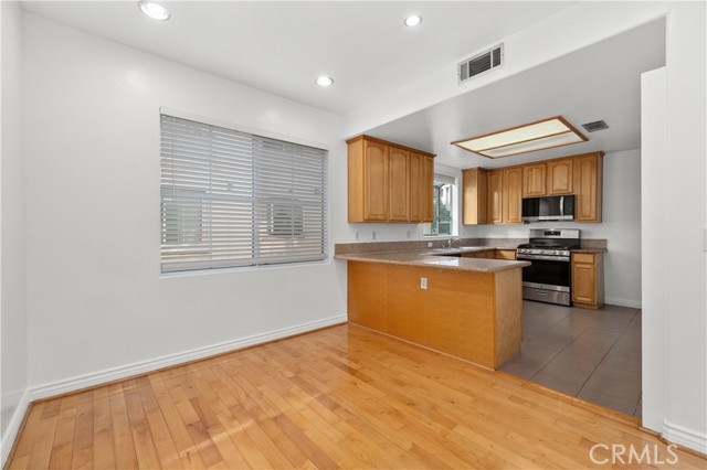 Detail Gallery Image 28 of 39 For 4838 Elmwood #7,  Los Angeles,  CA 90004 - 3 Beds | 3 Baths