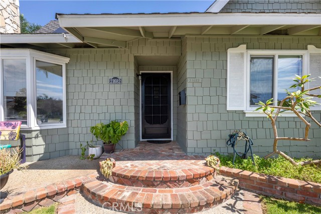 21682 Impala Lane, Huntington Beach CA: https://media.crmls.org/medias/8a814389-bcc1-4e8d-b097-35b8420c9f48.jpg