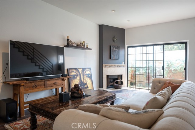 Detail Gallery Image 2 of 16 For 1424 26th #2,  Santa Monica,  CA 90404 - 2 Beds | 2/1 Baths