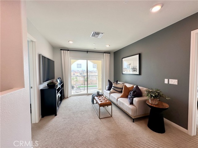 4255 S Hermosa Paseo, Ontario CA: https://media.crmls.org/medias/8a814de7-59b5-4f71-97a8-d86510a72eee.jpg