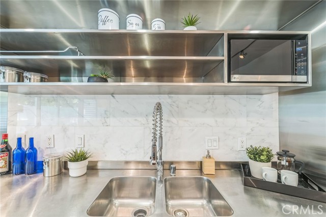 4080 Glencoe, Marina del Rey CA: https://media.crmls.org/medias/8a81f7e8-db2a-4d57-ae0d-64342189a84e.jpg
