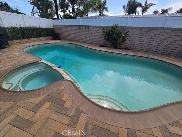 Detail Gallery Image 31 of 39 For 249 Loyola Rd, Costa Mesa,  CA 92626 - 4 Beds | 2 Baths