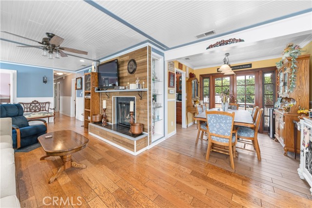 2033 E Duell Street, Glendora CA: https://media.crmls.org/medias/8a8231ea-3b6d-47cd-81ec-7517845cdc14.jpg