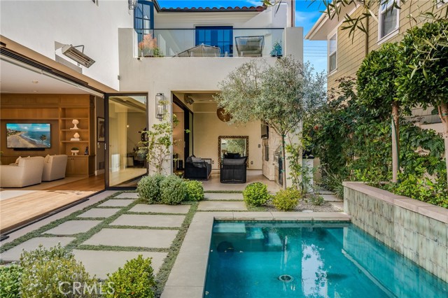 Detail Gallery Image 19 of 45 For 526 Riverside Ave, Newport Beach,  CA 92663 - 5 Beds | 6/1 Baths