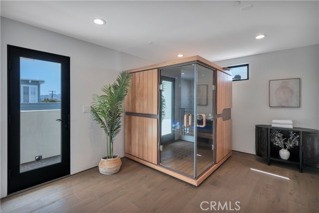 332 Avenue E, Redondo Beach, California 90277, 5 Bedrooms Bedrooms, ,6 BathroomsBathrooms,Residential,For Sale,Avenue E,SB26070979