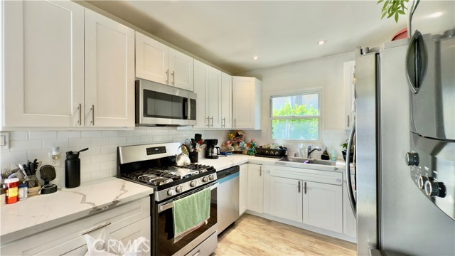 11125 Glenoaks Boulevard, Pacoima CA: https://media.crmls.org/medias/8a84afd6-c95d-4c17-9365-84c9d35c9425.jpg