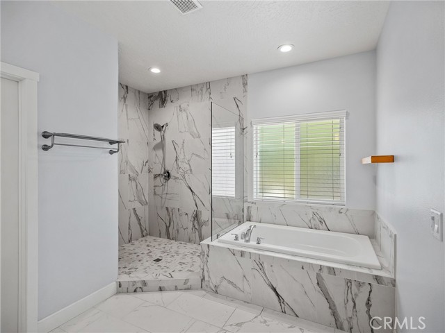 17795 Sunburst Road, Victorville CA: https://media.crmls.org/medias/8a85246b-bb21-4214-b33a-816249526f27.jpg