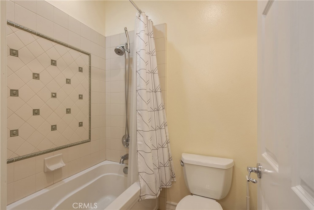 https://media.crmls.org/medias/8a8695cc-0a5b-44a0-b4d9-65bcac5e2139.jpg?preset=X-Large