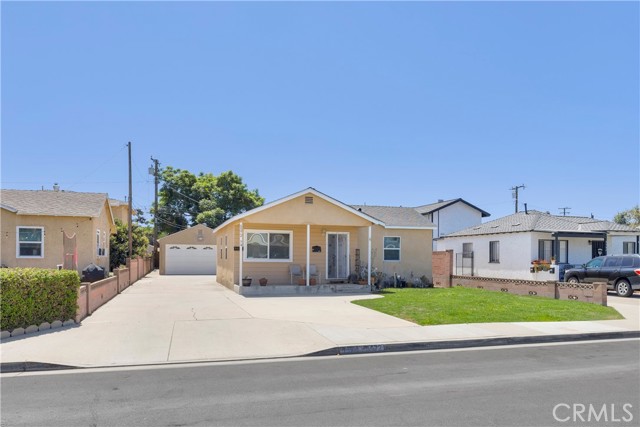 Detail Gallery Image 4 of 53 For 5572 Saint Ann Ave, Cypress,  CA 90630 - 5 Beds | 2 Baths