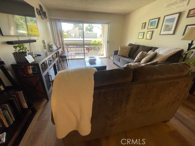 Detail Gallery Image 6 of 18 For 24431 Trevino Dr #V10,  Valencia,  CA 91355 - 3 Beds | 2 Baths