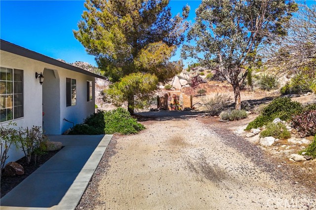 Detail Gallery Image 6 of 64 For 5816 Buena Suerte Rd, Yucca Valley,  CA 92284 - 3 Beds | 2 Baths