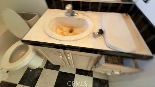 Image 40 of 53 For 18420 Decker