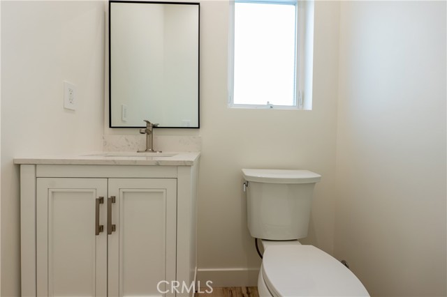 Detail Gallery Image 9 of 22 For 10417 Amigo Ave, Porter Ranch,  CA 91326 - 3 Beds | 2/1 Baths