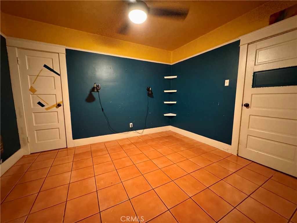 https://media.crmls.org/medias/8a8841dc-0e5d-4541-a82d-8ed44e172593.jpg?preset=X-Large