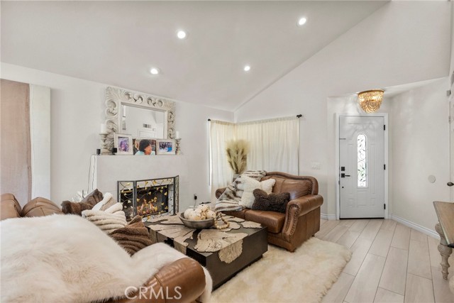 Image 4 of 44 For 7282 Woodvale Court